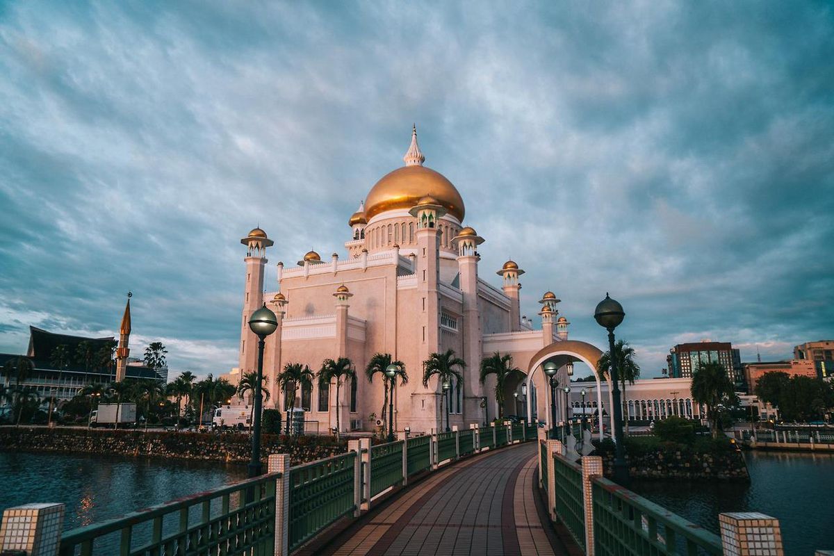 2 Weeks Backpacking Borneo & Brunei Itinerary for Solo Travelers