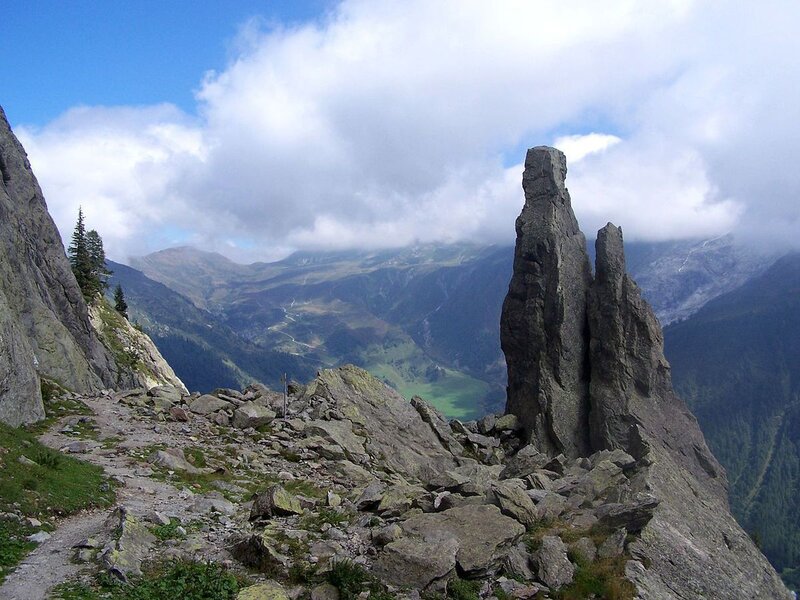 Si vous descendez dans le bon sens, vous devriez voir l'Aiguillette d'Argentière, une flèche jumelle très emblématique qui dépassait de la Terre mère'Argentiere, a very iconic twin spires that protruded out of mother Earth