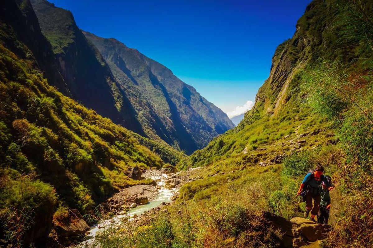 Mi plan era pasar por el Himalaya y Deurali y luego descansar allí, pero como mucha gente que conocí está pasando por Deurali y parando en MBC, Decidí seguir con ellos y subir hasta MBC