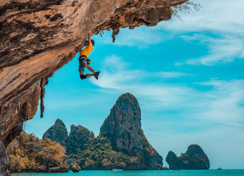 Klettern ist eine beliebte Aktivität in Krabi, auch wenn Sie Anfänger sind.