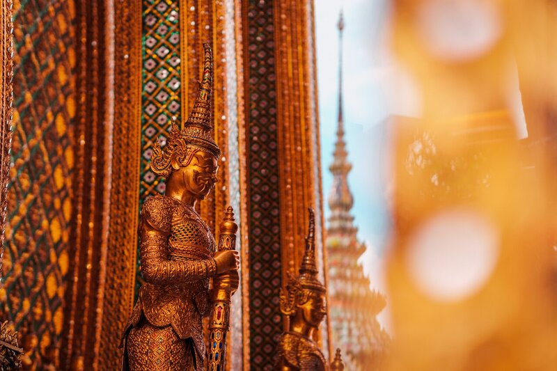 uma amostra tirada da lente Sigma 56mm F1.4 de uma estátua no Grande Palácio de Bangkok.