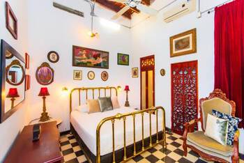Mauricio Babilonia - Mid-Range - Double Room