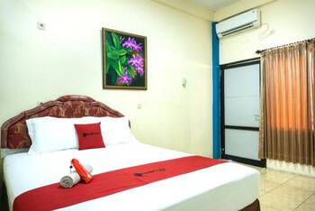 RedDoorz near H. Hasan Aroeboesman Airport - Budget - Twin Room