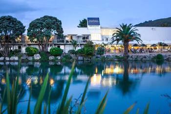 Trailways Hotel Nelson - High-End - Poolside Studio