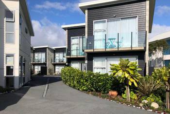 Carters by the Sea Beachside Apartments - High-End - Studio