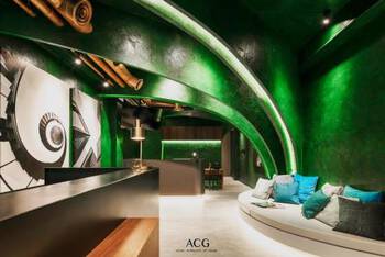Art Zone 2 - Mid-Range - Twin Room