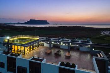 Thira Hotel - High-End - Twin Room