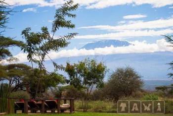 Tawi Lodge - High-End - Double Room with Kilimanjaro View