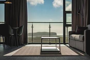 Black Beach Suites - High-End - King Studio