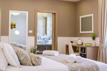 Peninsula Luxury Rooms - Mid-Range - Double Room
