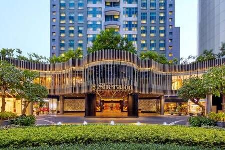 Sheraton Surabaya Hotel & Towers - High-End - Double Room