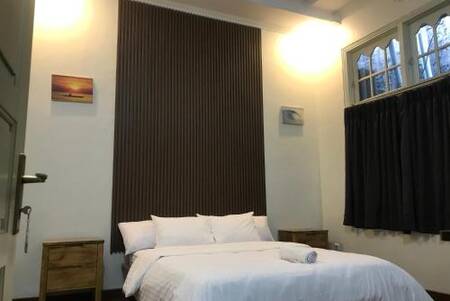 Sentosa Lodge - Mid-Range - Double Room