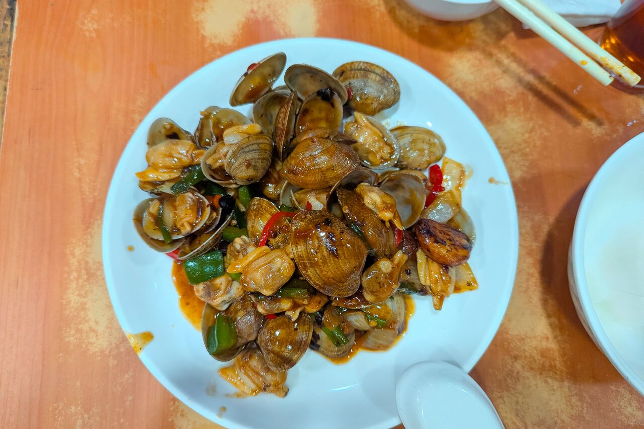 Clam dish at Kwan Kee Claypot Rice