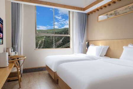 Baiyue Mountain Lodge Hotel (Shangri-La Town Daocheng Yading Scenic Area) - Mid-Range - Double Room