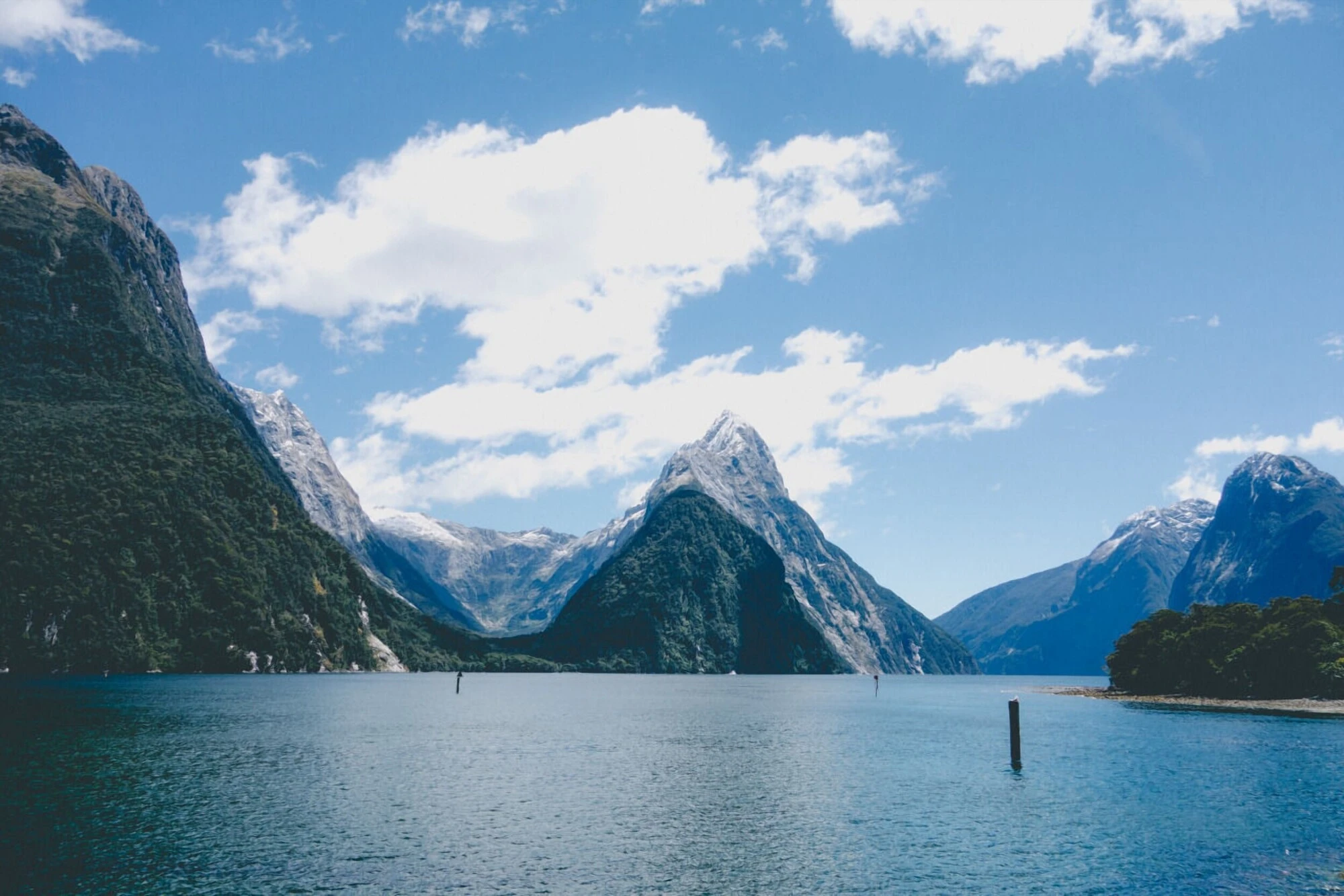 A Day Trip from Te Anau to the Milford Sound, New Zealand - The Ultimate Backpacking and Travel Guide to the Milford Sound