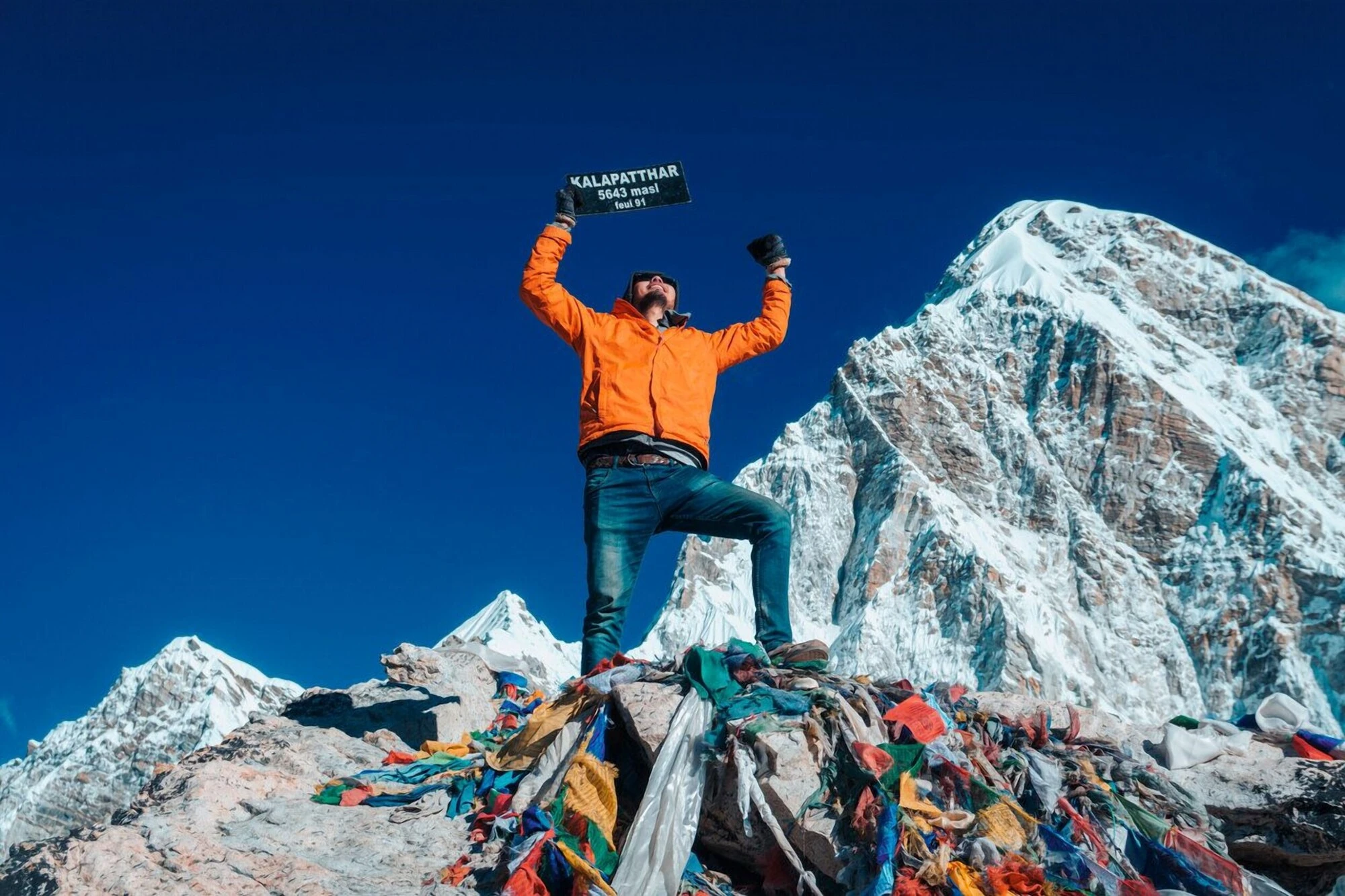 Mountaineer Shows Piles of Garbage at Mount Everest in Shocking
