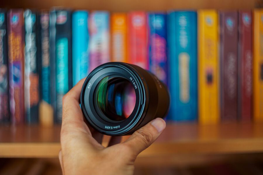 13 Best Sony a7C Lenses for Travel to Buy in 2022