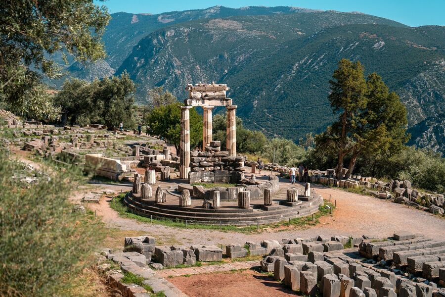 A Complete Guide to Backpacking Delphi - What To See, How to Get Around, and More