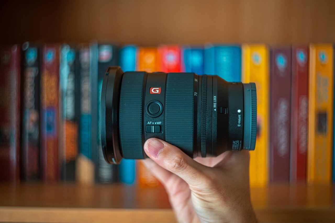 best vlogging lens for sony a7iii