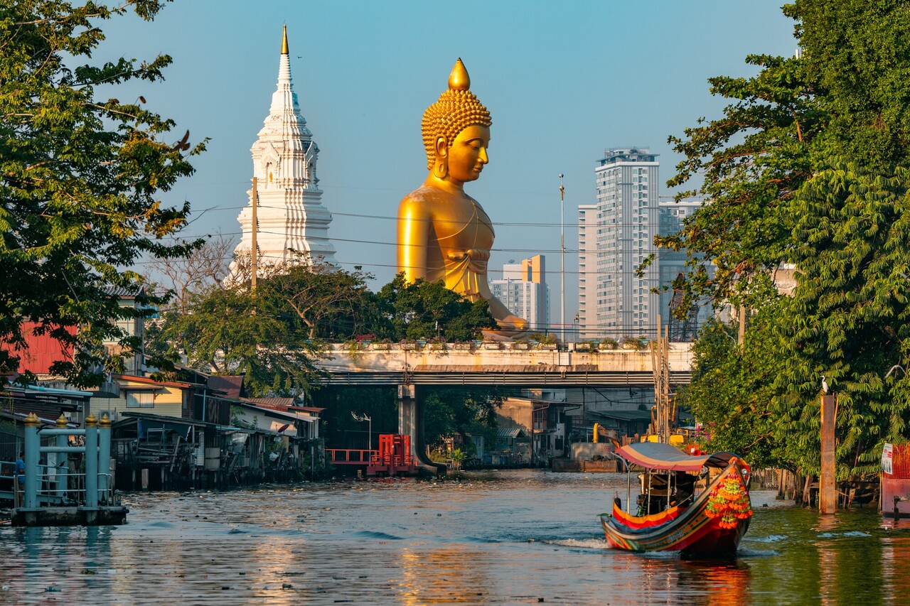 10 BEST Temples to Visit in Bangkok - A Temple-Hopping Travel Guide
