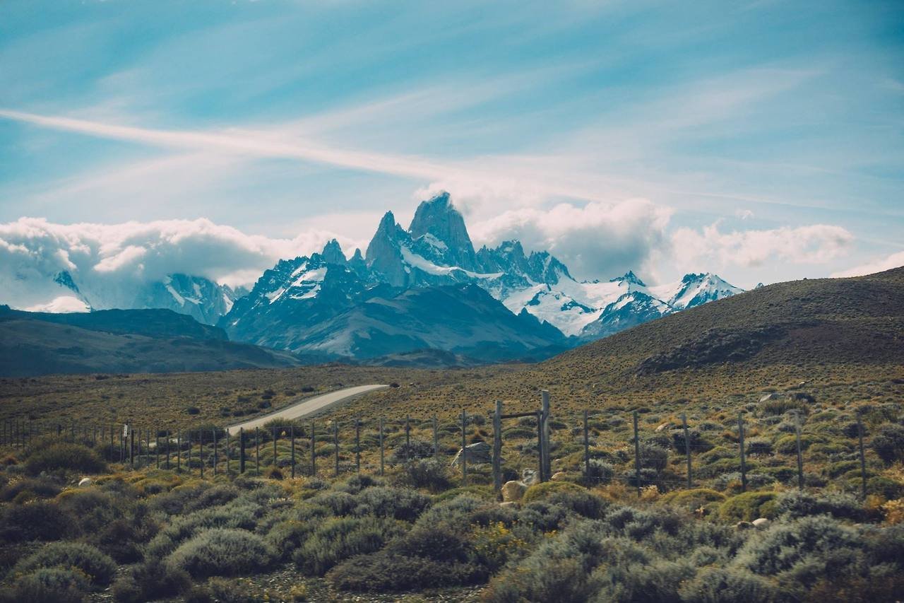 innan du lämnar El Calafate Flygplats, se till att du har tillräckligt med pengar till hands för nästa 2 dagar och har allt bokat online i El Calafate, vår nästa destination, eftersom det inte finns någon fungerande bankomat och internetåtkomst i El Chalten