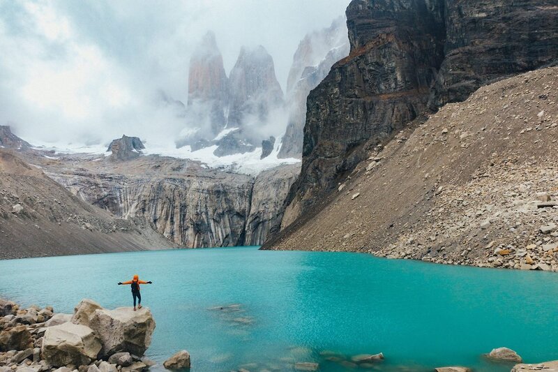 Pendant environ une heure, vous devriez arriver au lac avec la vue iconique des 3 tours (Las Torres) qui vous domine