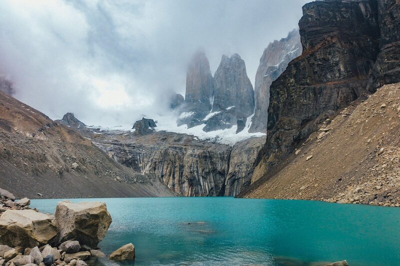 Ar trebui să vă ia în jur de 3 - 4 ore pentru a vă întoarce la Estancia Cerro Paine, unde va trebui să luați un bilet pentru autobuzul de transfer și să așteptați până la sosirea autobuzului și să vă urcați în cel înainte de ora 18:30, astfel încât să puteți prinde autobuzul 6:30 PM autobuz înapoi la Puerto Natales la timp