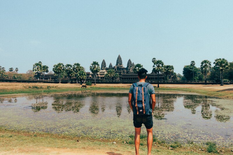 méně lidí v Angkor Wat během dne než během východu slunce.