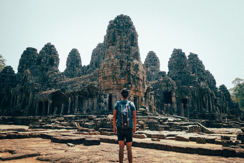  bayon-tempelet ser kanskje ikke ut som mye fra utsiden, men det pakker et slag når du begynner å klatre opp i templet.