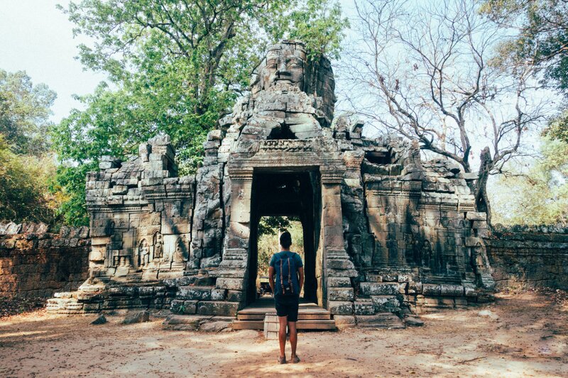 yhdellä porteista lähellä Angkor Thomia.