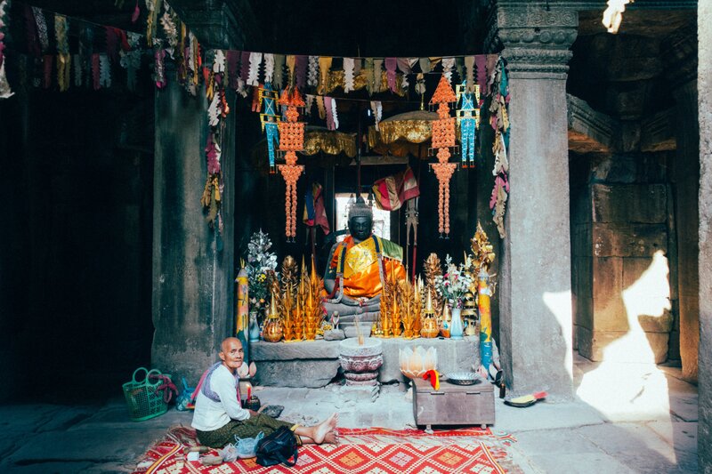 många tempel i Siem Reap omvandlades flera gånger mellan hinduismen och buddhismen beroende på vem som styrde imperiet vid den tiden.