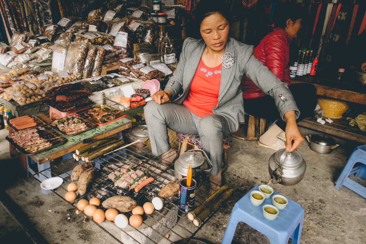 A local preparing Vietnamese BBQ in Sapa