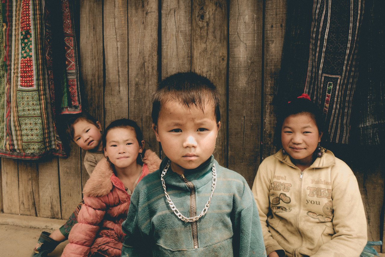 A group of Hmong kids in Sapa