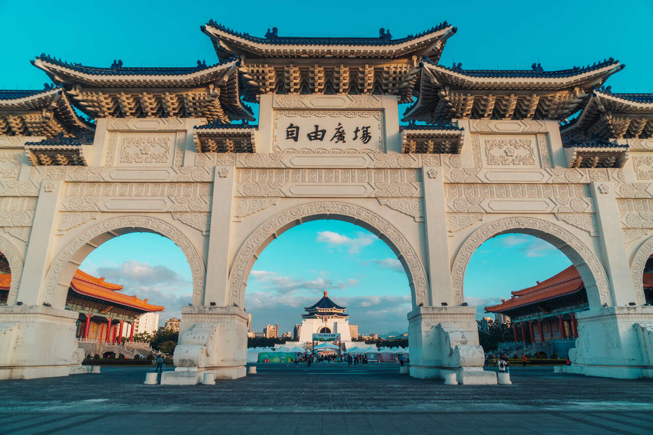 Liberty Arch and the National Chiang Kai-shek Memorial Hall in Taipei, Taiwan.