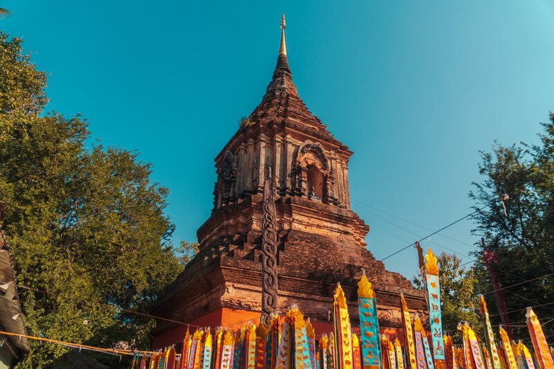 staré chedi Wat Lok Moli v Chiang Mai, Thajsko.
