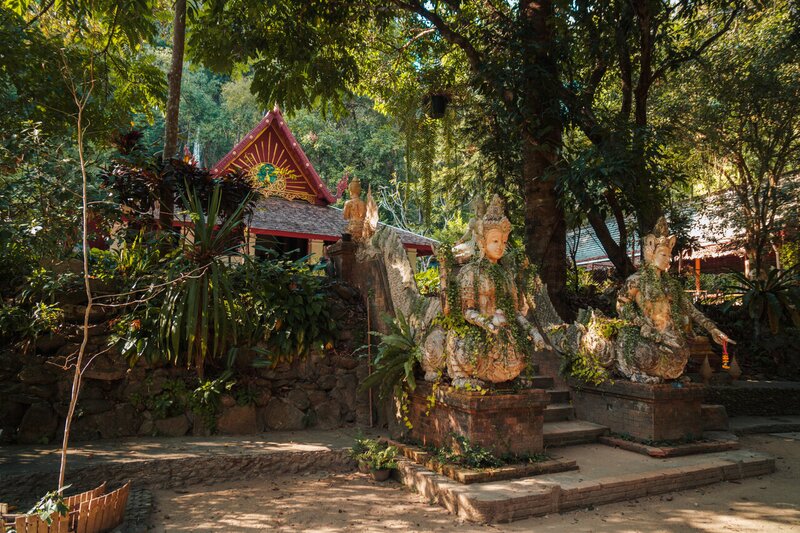  a naga szobrok Wat Pha Lat Chiang Mai, Thaiföld.