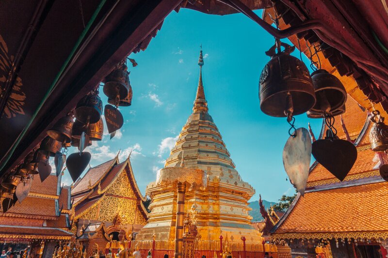  El chedi dorado de Wat Phra Que Doi Suthep en Chiang Mai, Tailandia.