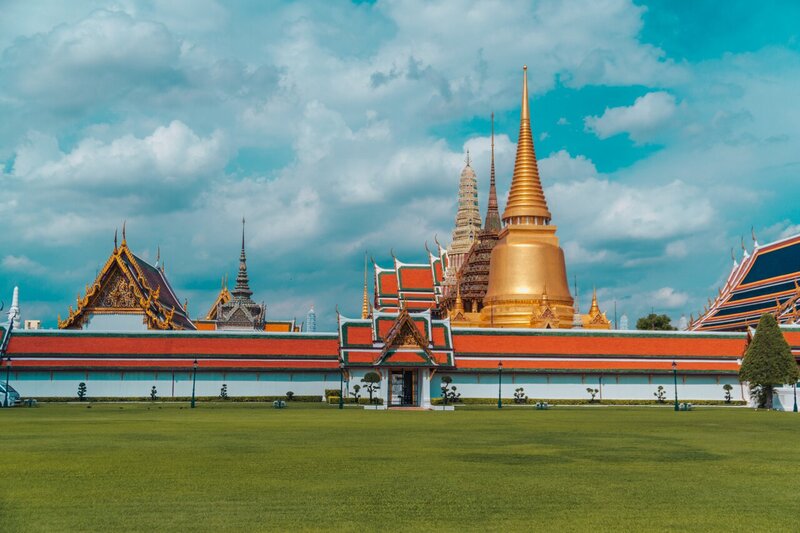 a nagy palota a falon kívülről Bangkokban