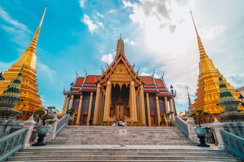 chrám a 2 pagody uvnitř Grand Palace, Bangkok