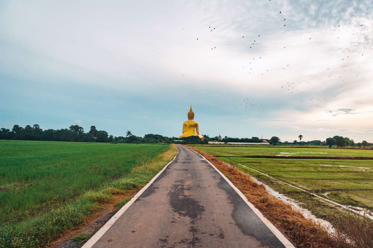 A small backroad to Wat Muang in Ang Thong