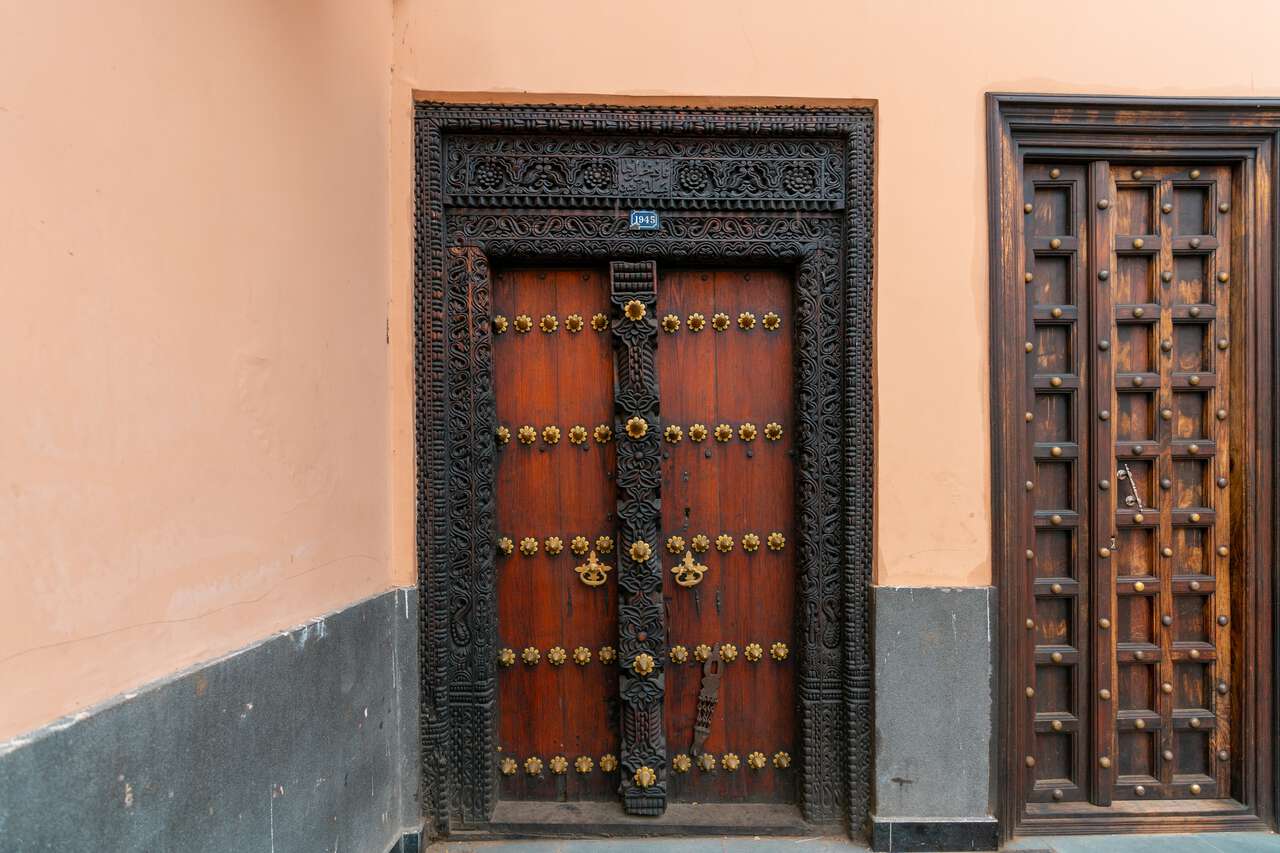 Doors of Stone Town, Zanzibar - IX  Gorgeous doors, Doors of stone, Unique  doors
