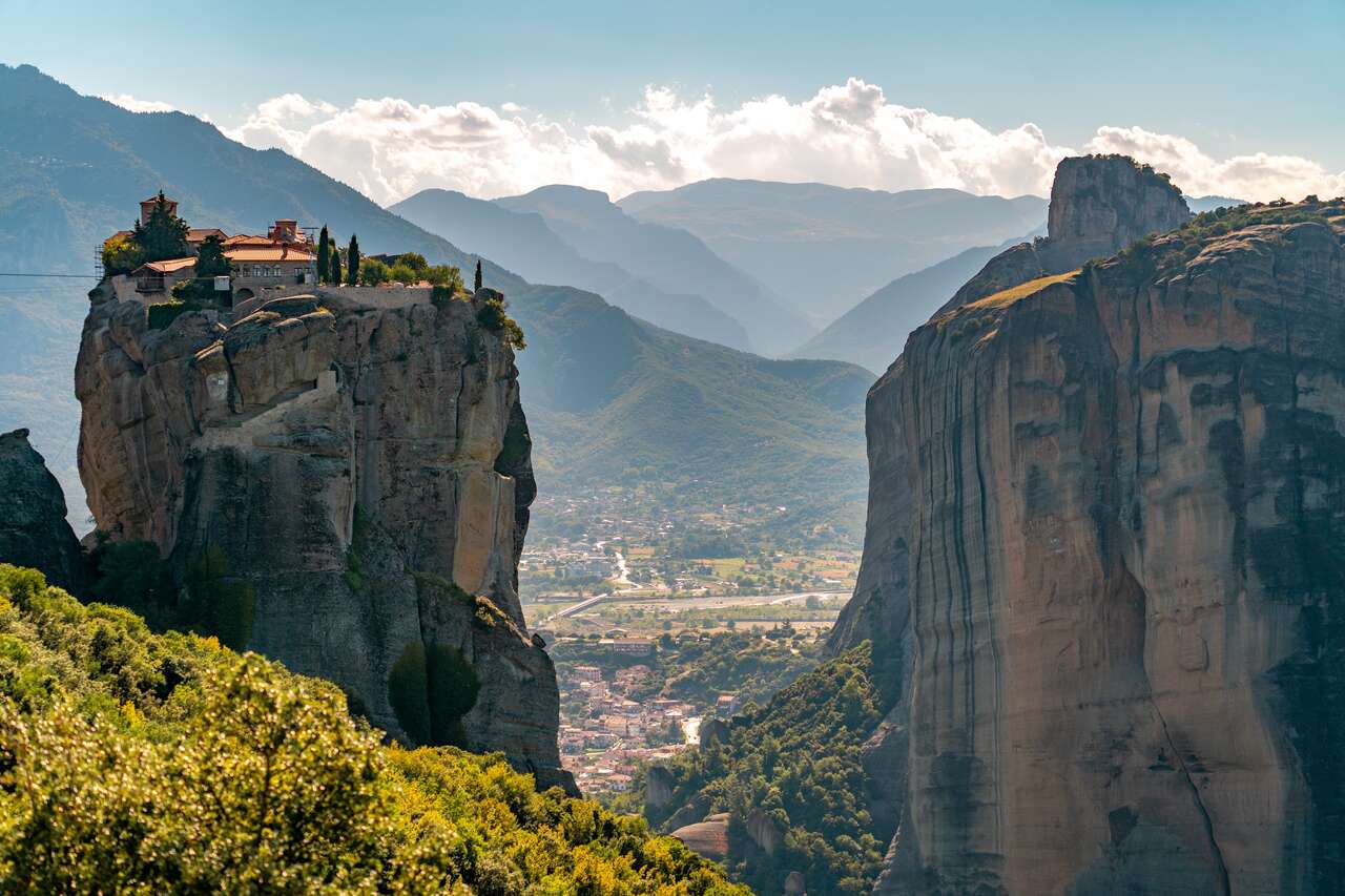 A Complete Guide to Backpacking Meteora