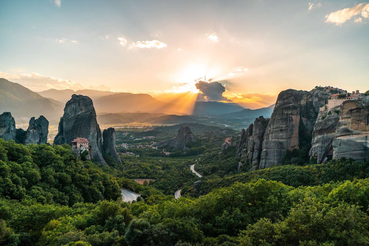 A Complete Guide to Backpacking Meteora in 2024