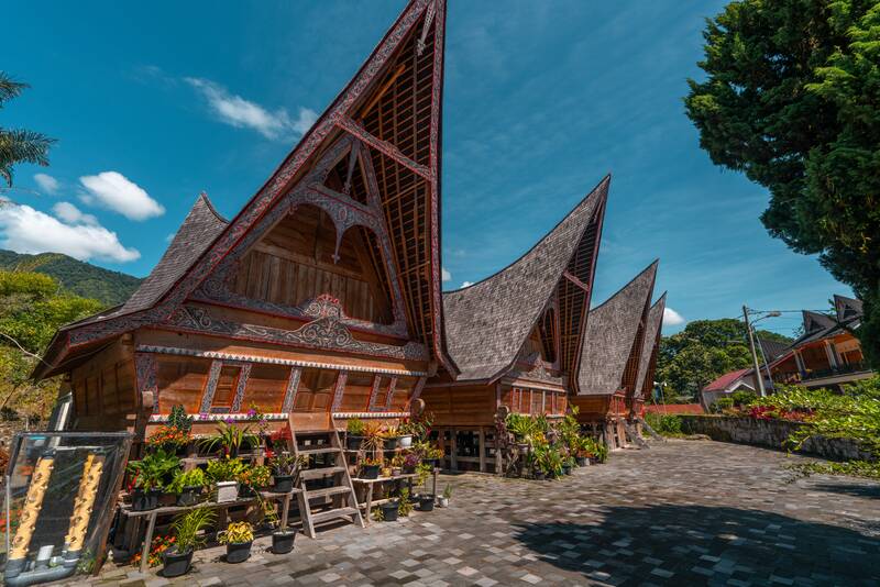 Lake Toba Travel Guide: 10 Awesome Things to Do, and More