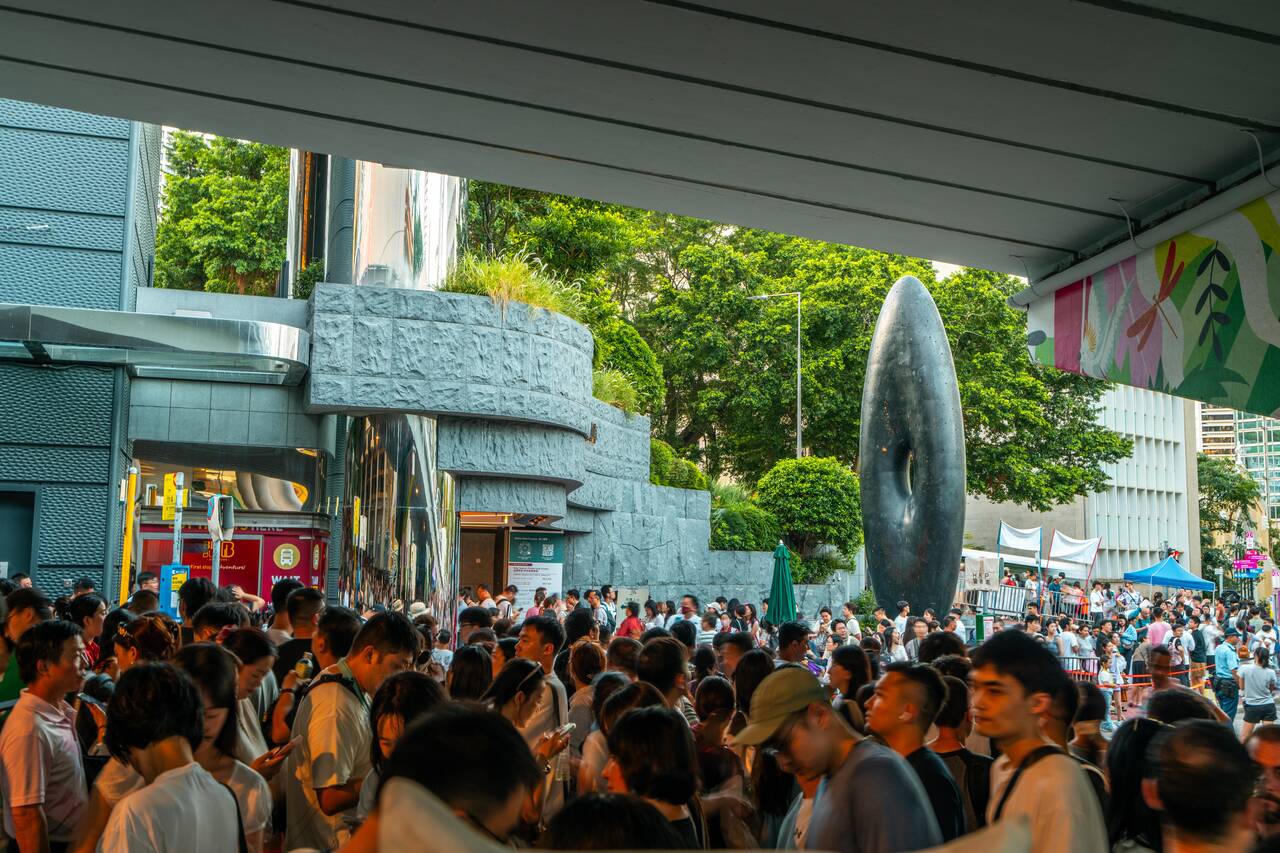 Long queue at Victoria Peak tram