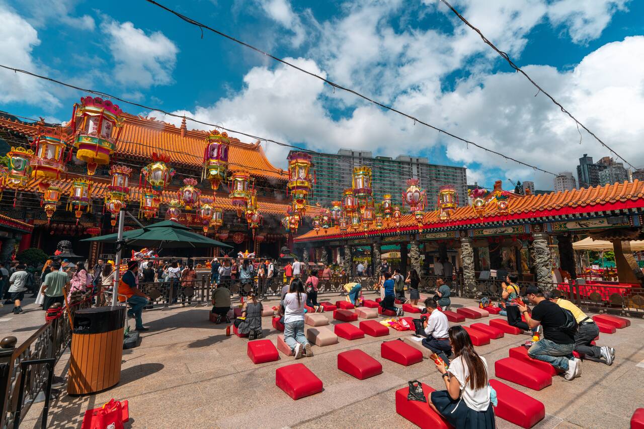 People praying at Sik Sik Yuen Wong Tai Sin Temple