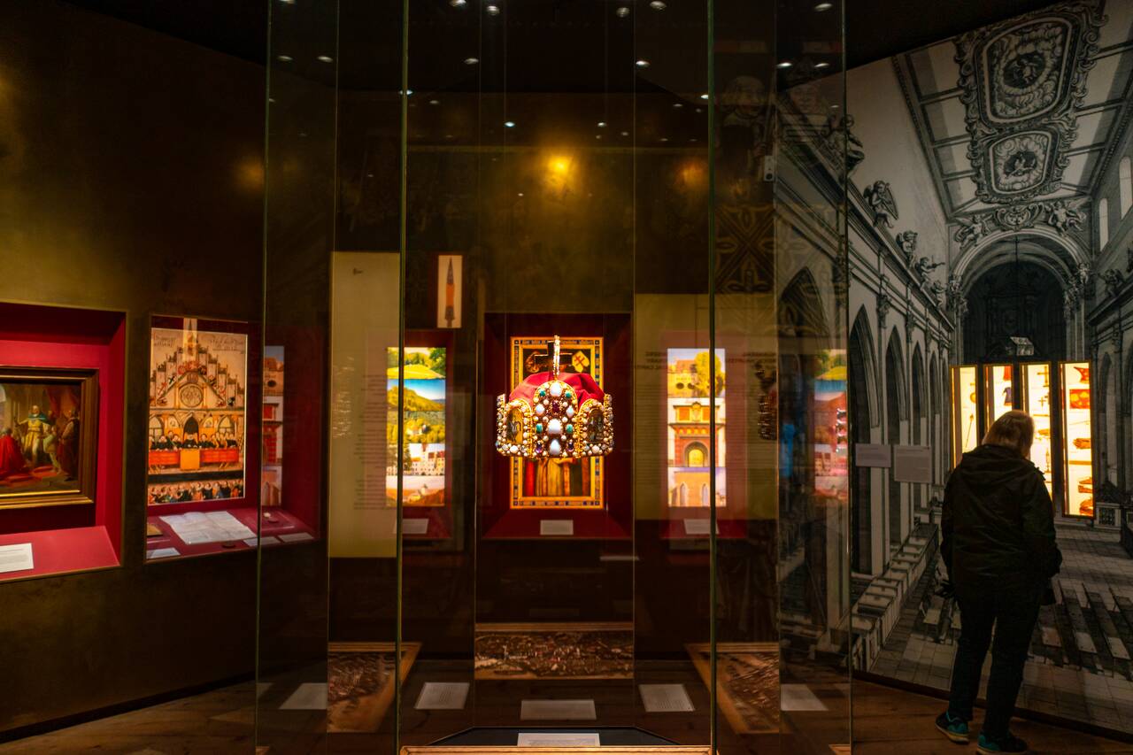 A crown inside a museum in Nuremberg
