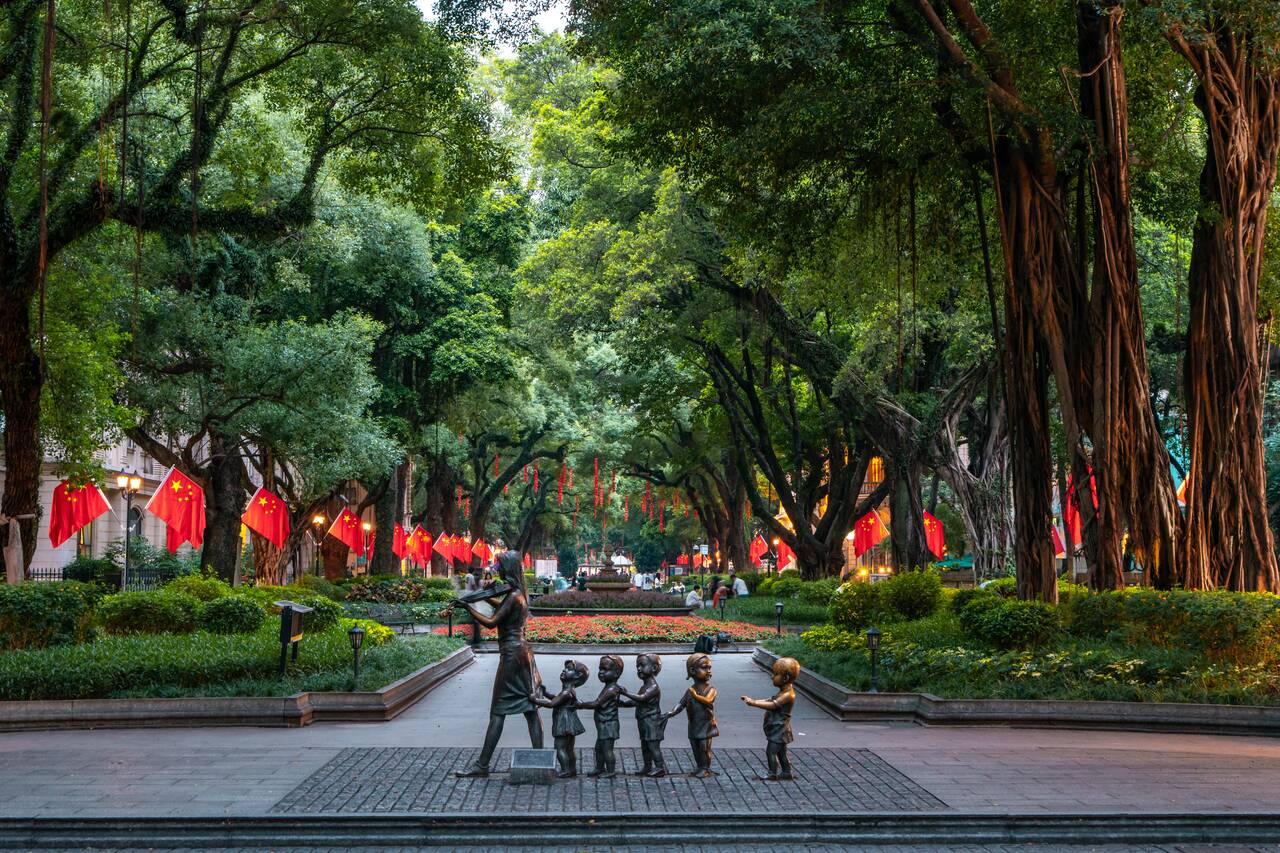 Sculptures at Shamian Dao Island