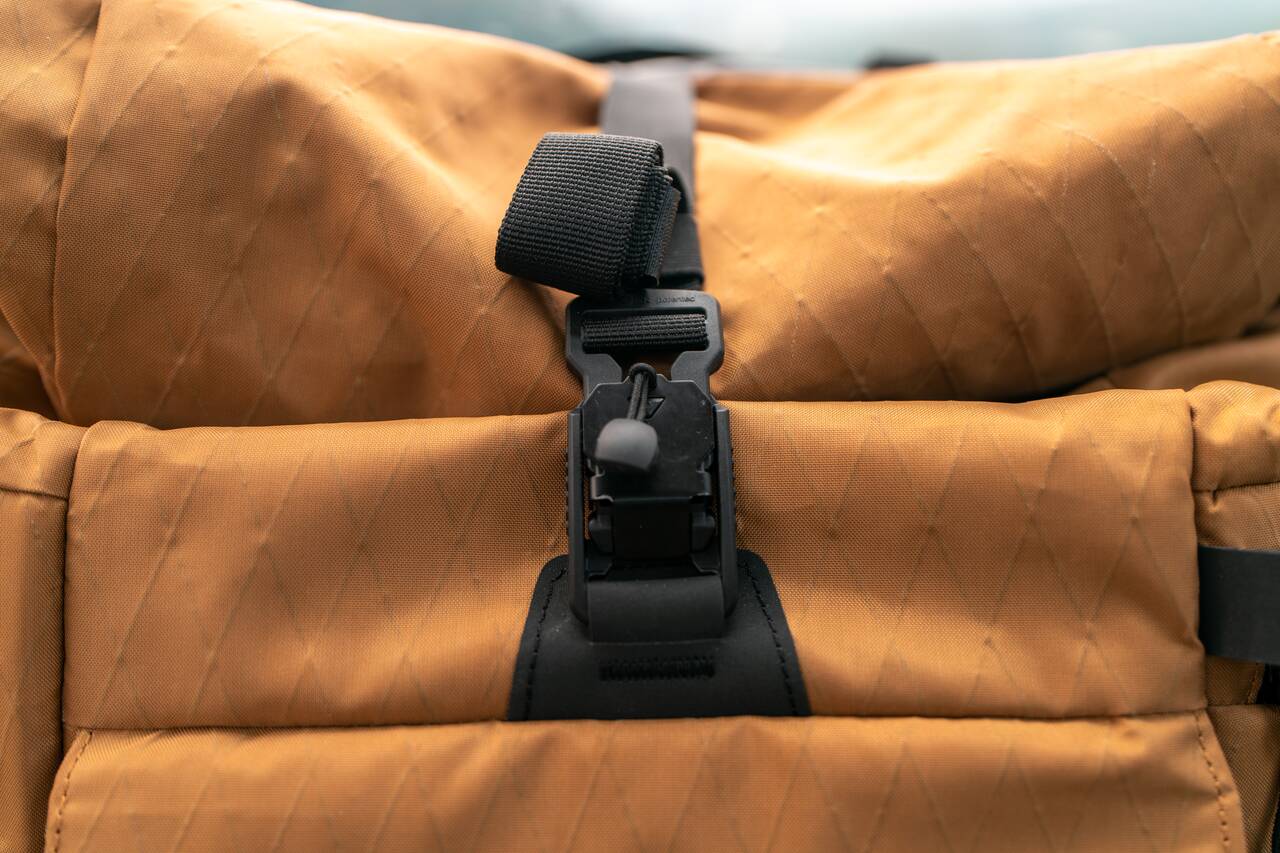 A quick access strap that comes with Compagnon Element Backpack