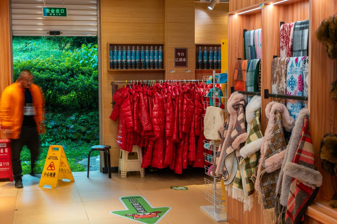 Jacket and Oxygen rental at Cangshan Mountain